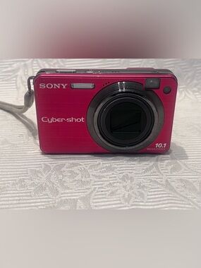 Sony Cyber-shot DSC-W150
Digital Cameras 8.1MP 5x
Optical Zoom Red Auto Focus